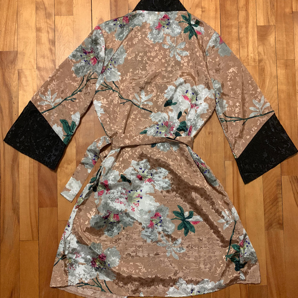 Kimono Style Tie-Up Dress in Light Pink Multi - Picture 2 of 3